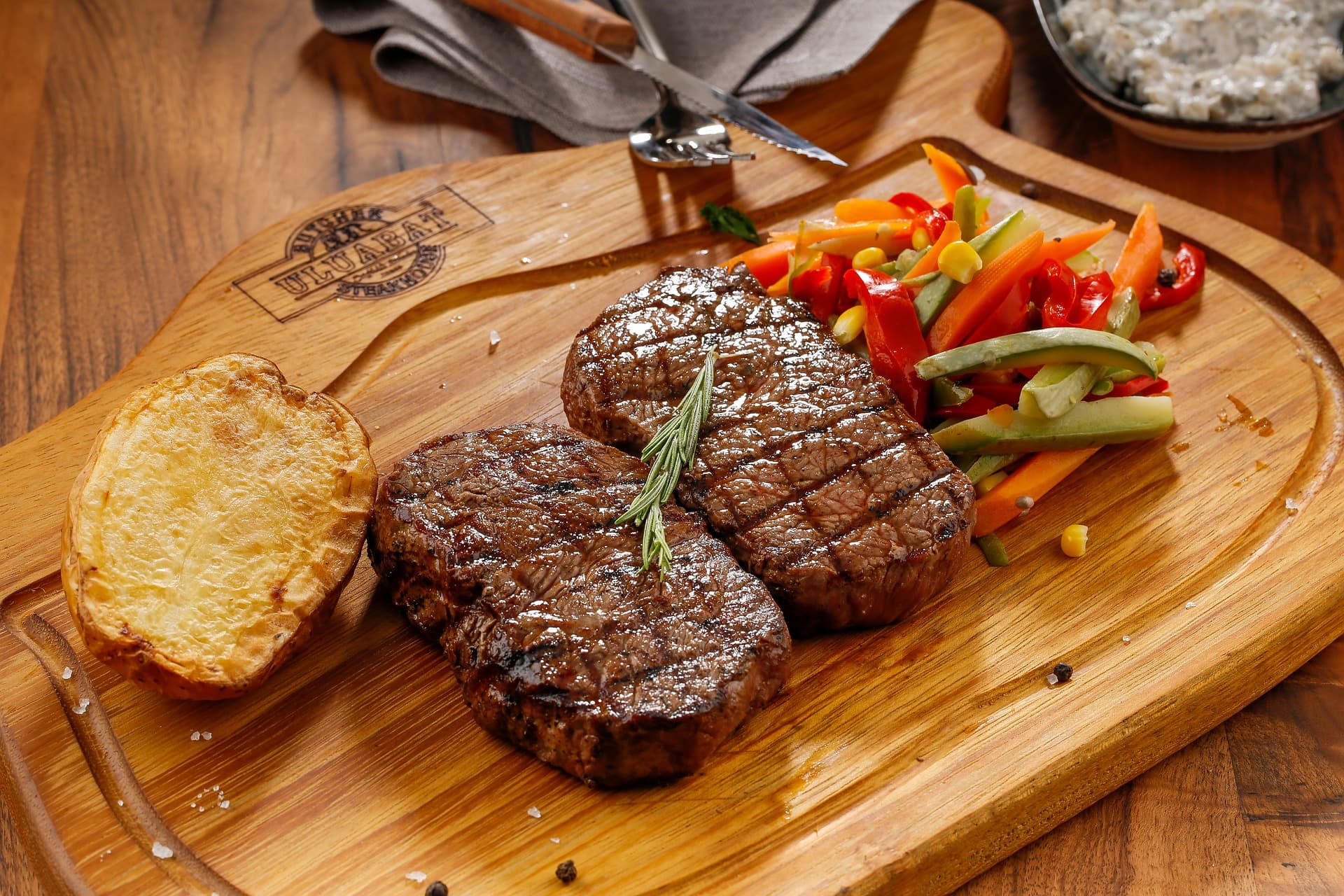 Picture of Steaks, Bread, and Veggies